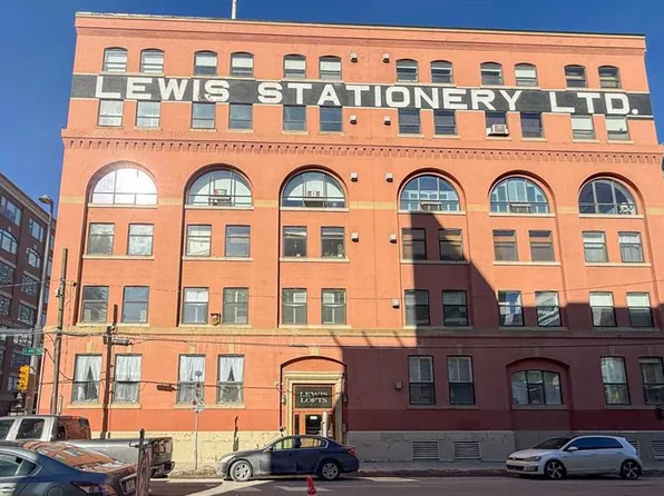 240 S 11th Ave SW #409, Calgary, AB T2R 0C3