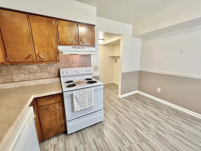 Mayfair Apartments — Photo 150