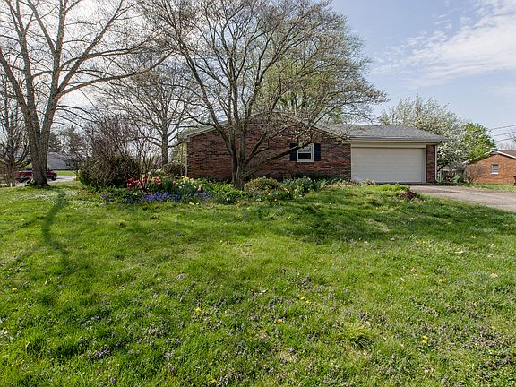 4th image of 700 Hilltop Dr