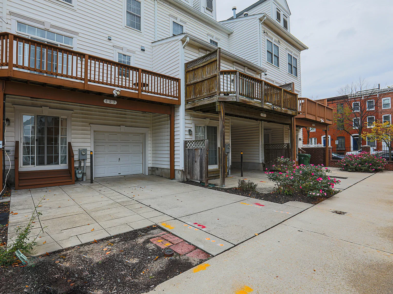 803 McHenry St — Photo 2