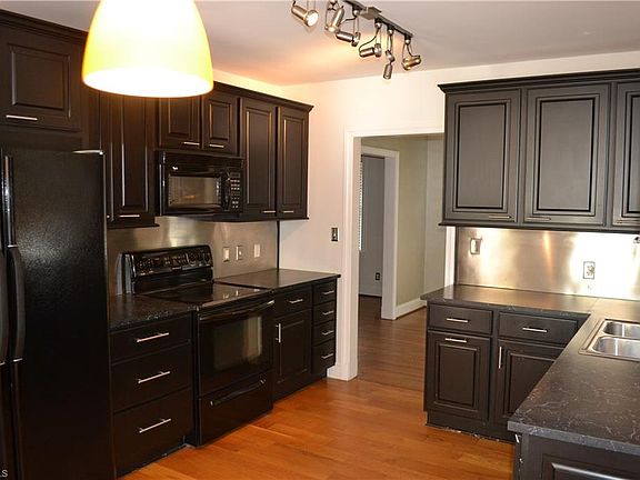 3rd image of 3008 Edgewater Dr