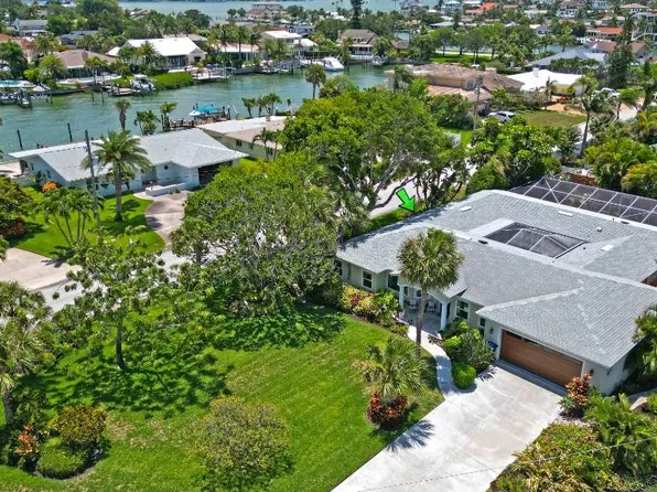 3207 Hibiscus Dr W, Belleair Beach, FL 33786