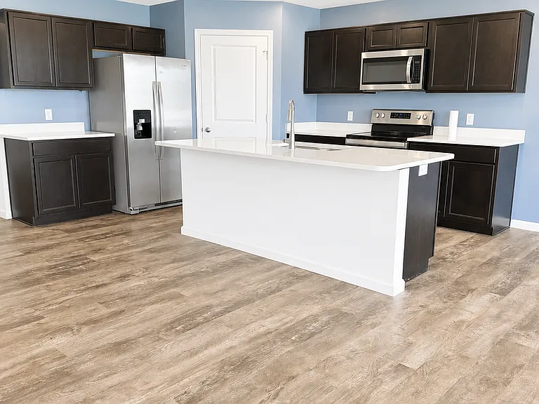 630 Aviation Dr — Photo 3