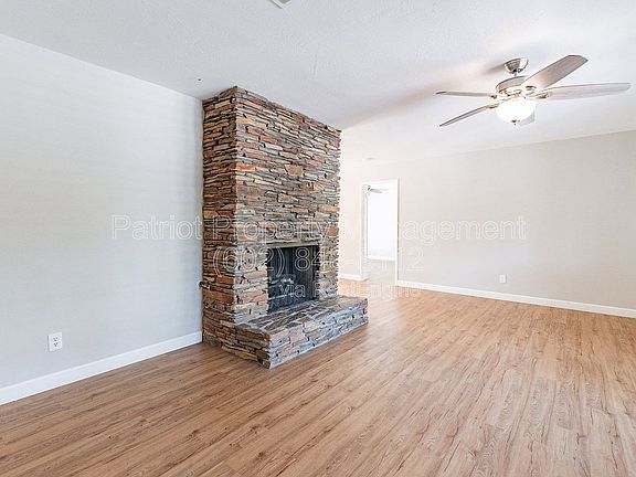 3rd image of 110 W Seldon Ln