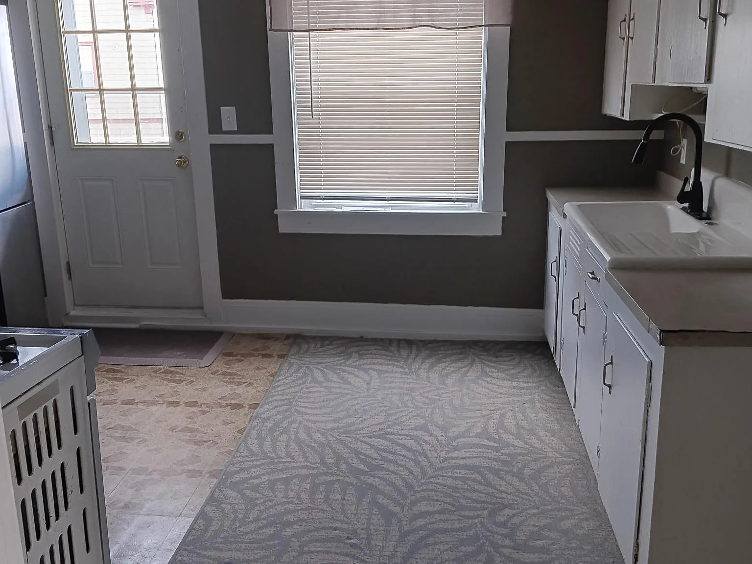 37 Sumner Ave — Photo 1