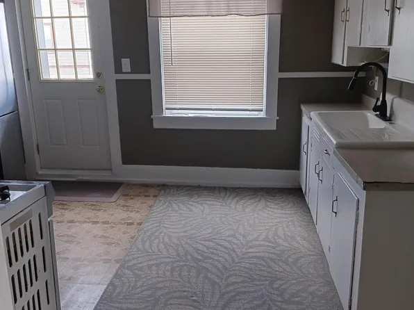 37 Sumner Ave Floor 2, Cranston, RI 02920