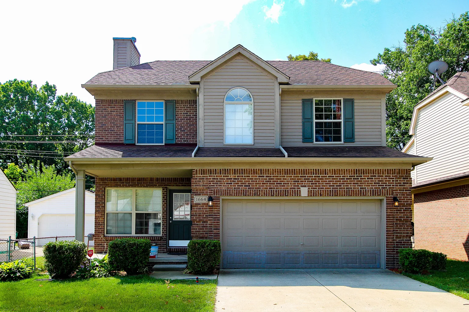 1664 Wordsworth St photo 1