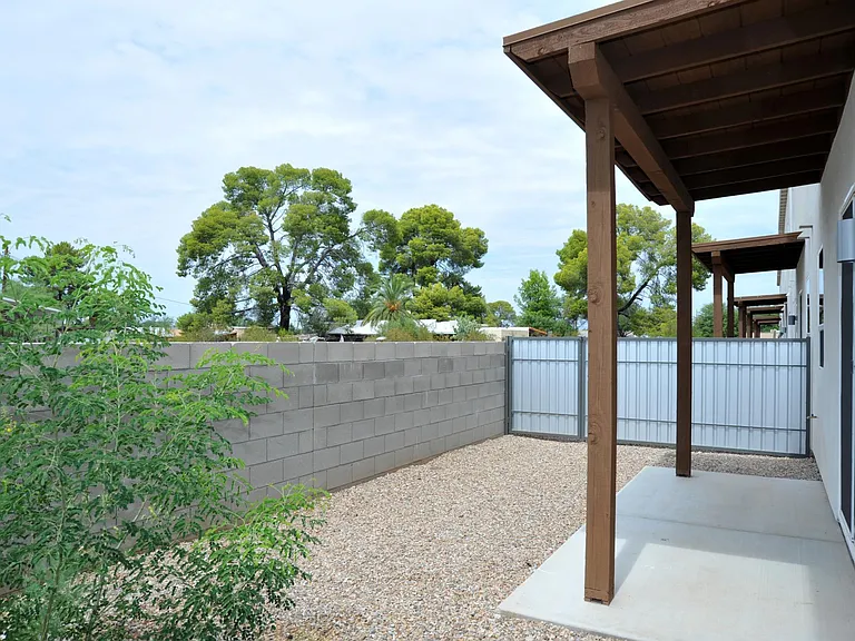 1218 E Blacklidge Dr — Photo 47