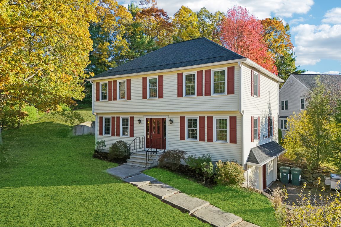 Greenwood Dr-L2210r-006