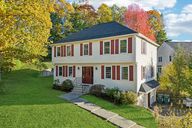 Greenwood Dr-L2210r-006