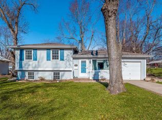 900 SW Lea Dr, Lees Summit, MO 64081