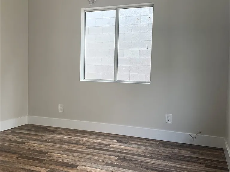 Garfield Avenue Apartments — Photo 26