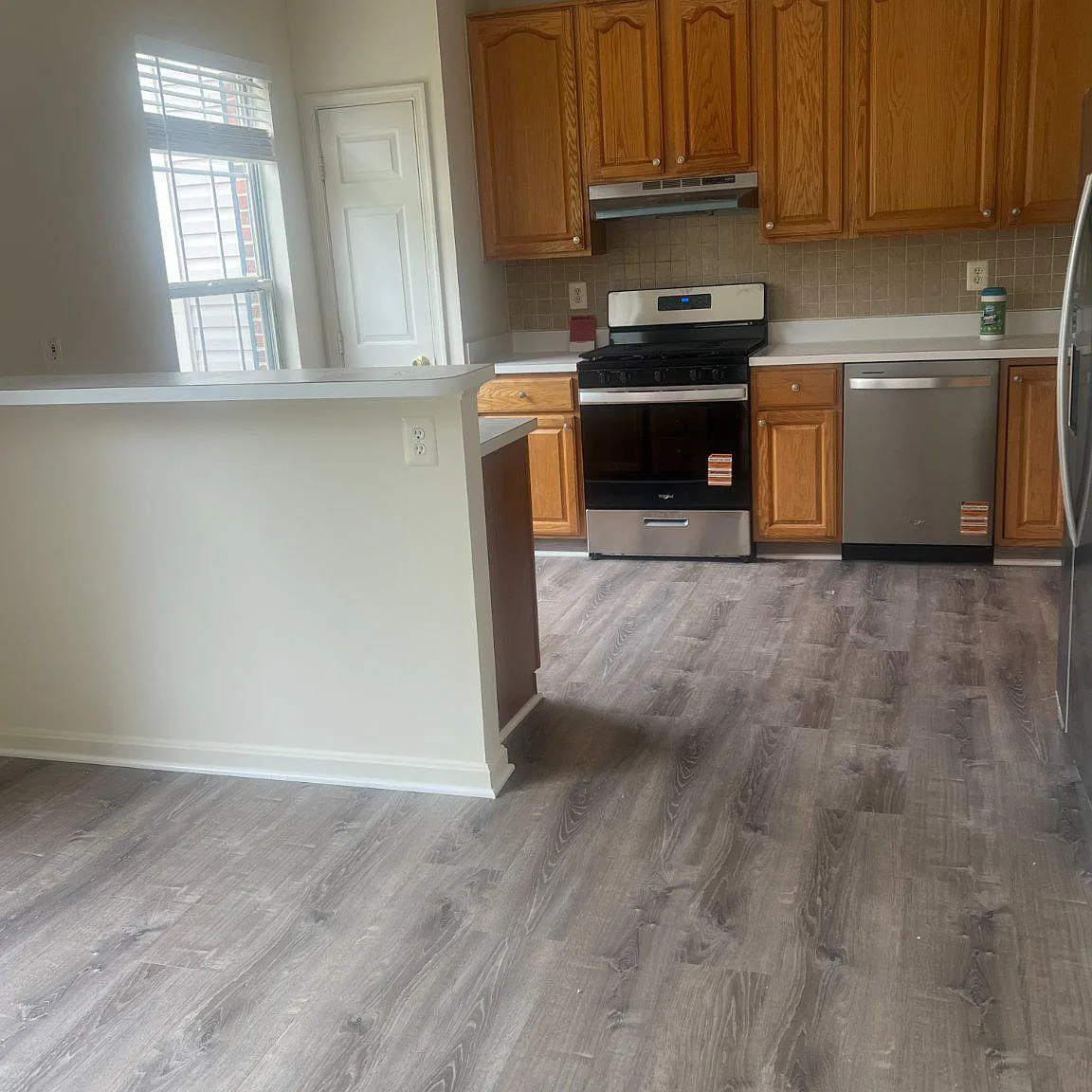 3 bed, 4.0 bath, 2552 sqft, $2,900 — Photo 4