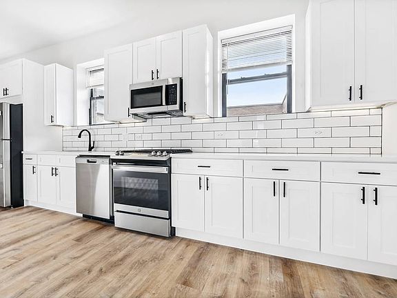 3rd image of 2219 N Hamilton Ave #107