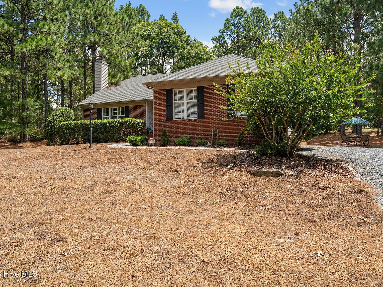 3 bed, 2.0 bath, 1813 sqft, $2,100 — Photo 3