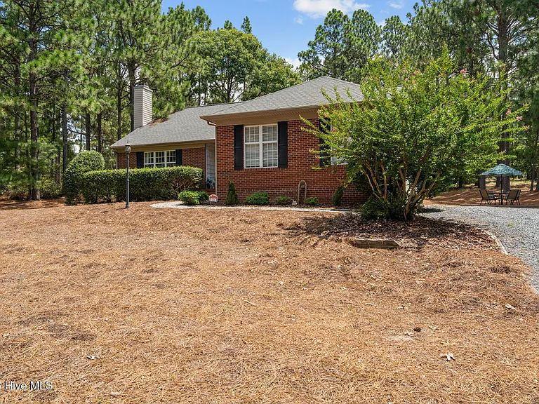265 Longleaf Dr — Photo 3