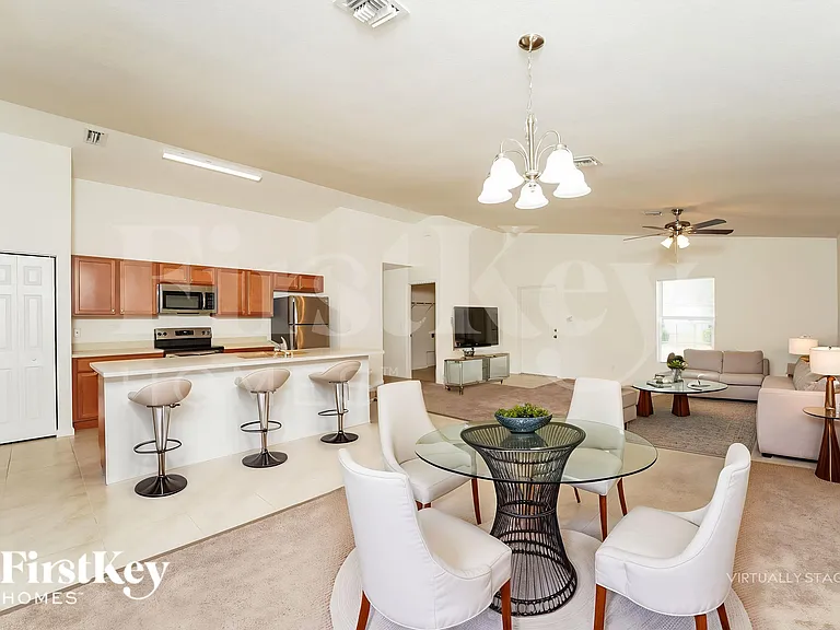 1481 SW Kamchatka Ave — Photo 5