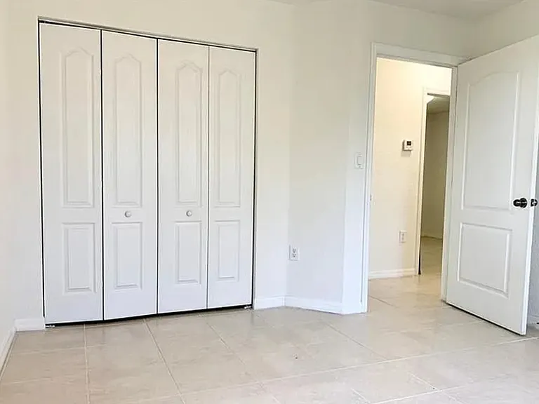 207 NE 4th Ct — Photo 18