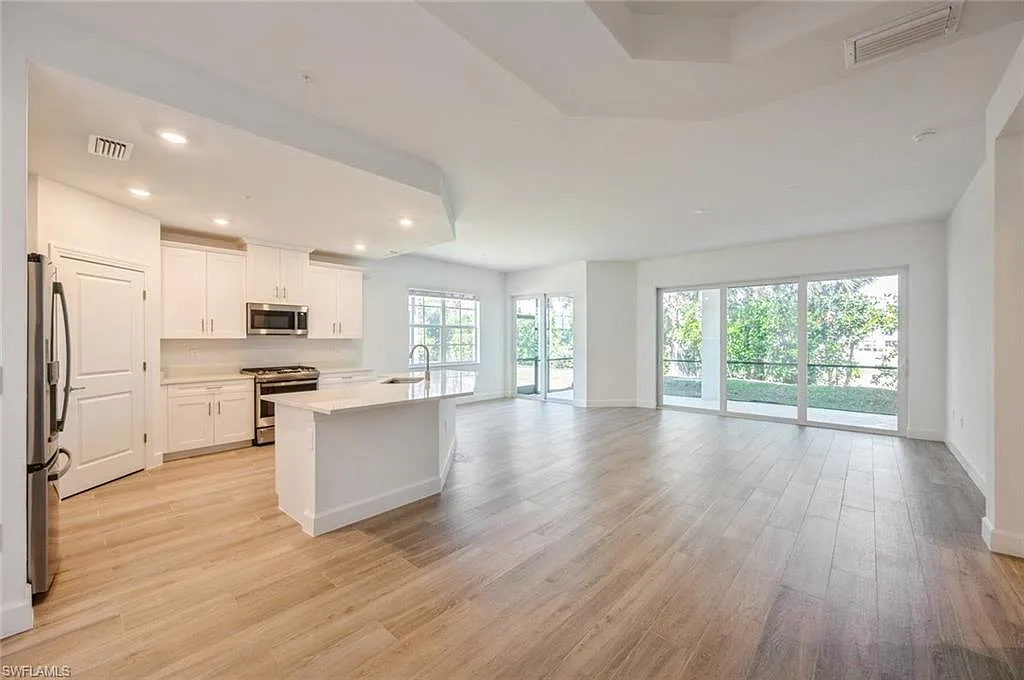 3 bed, 2.0 bath, 1710 sqft, $5,400 — Photo 1
