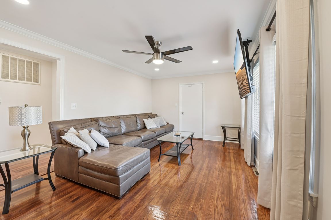 next background image