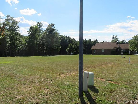 4th image of 75 Winterberry Ln