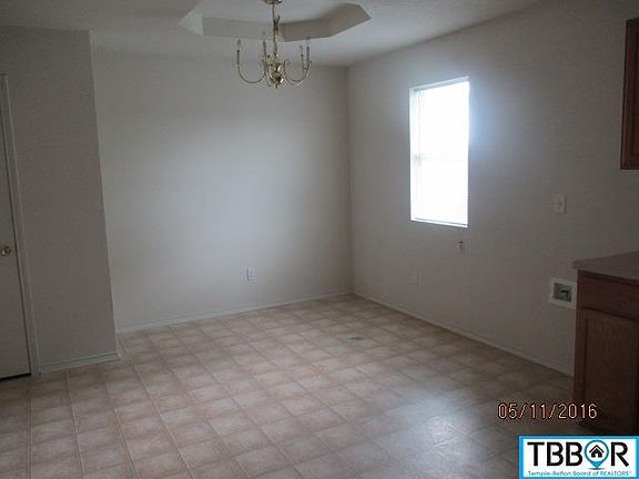 4th image of 1010 E Avenue S