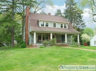 379 Bassett Rd, Bay Village, OH 44140