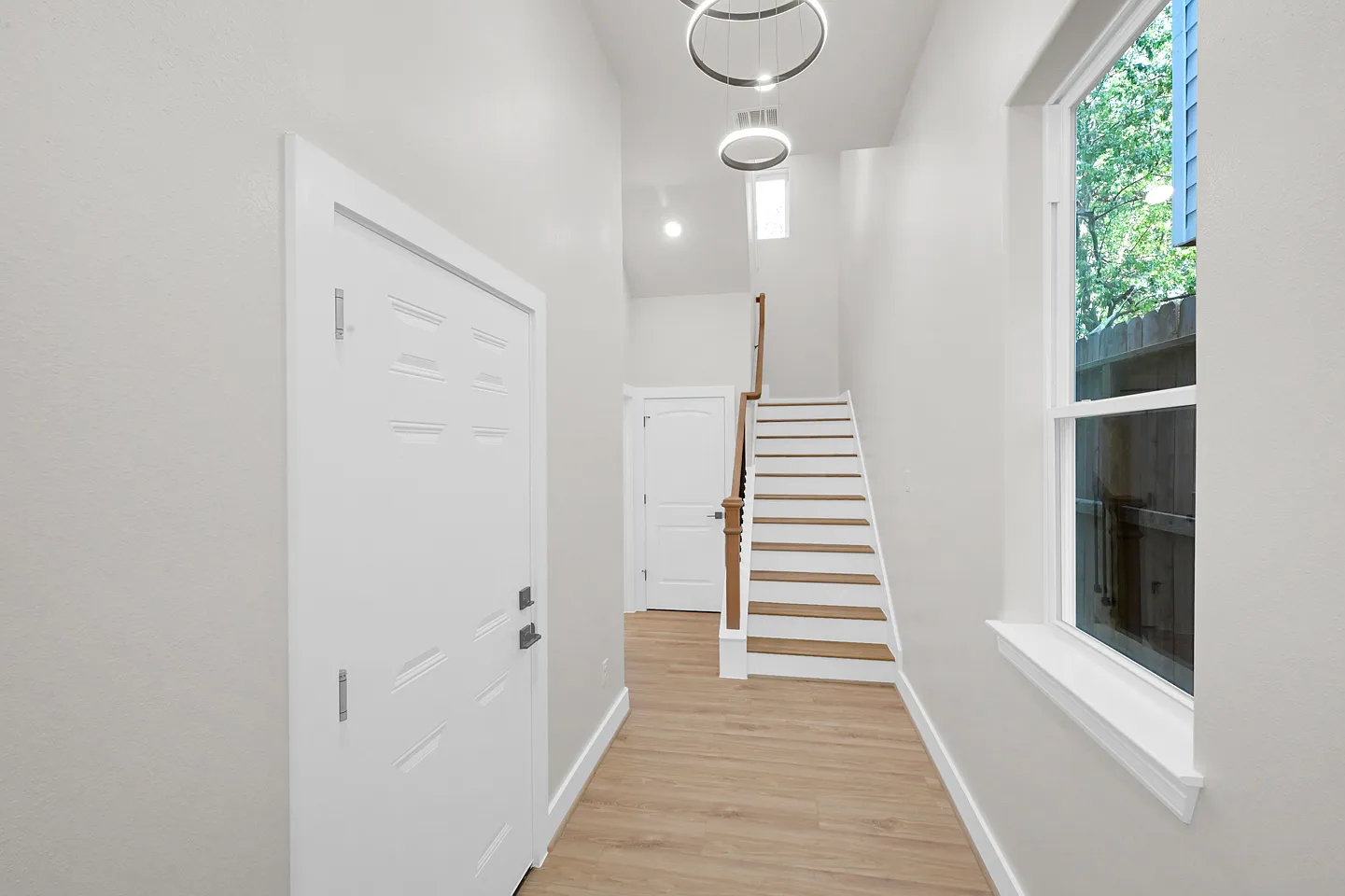 4 bed, 3.5 bath, 2408 sqft, $3,500 — Photo 4