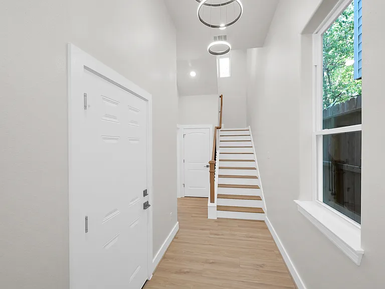 715 Service St #B — Photo 5