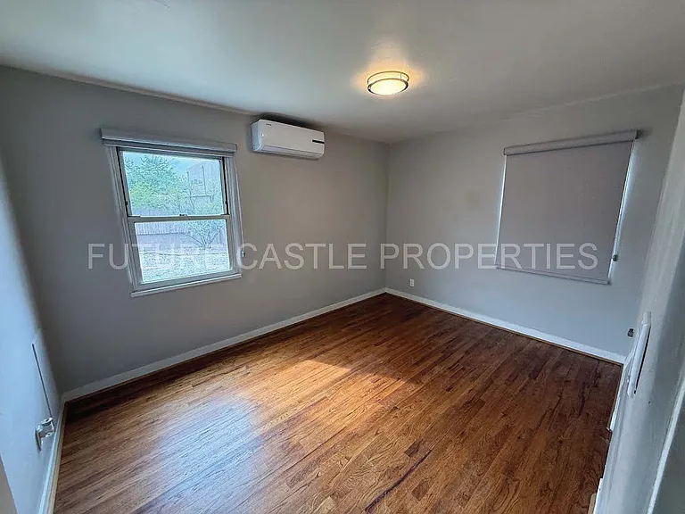 1009 Bryn Mawr Dr NE — Photo 7