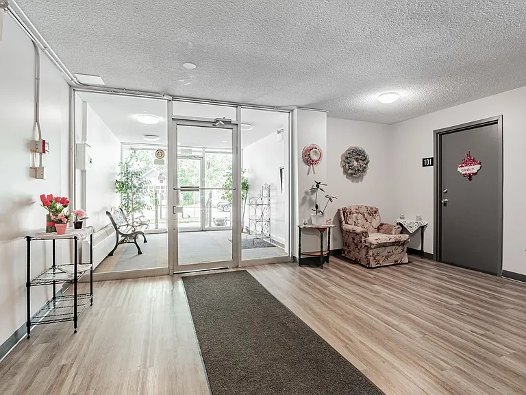 107 Colborne St W — Photo 11