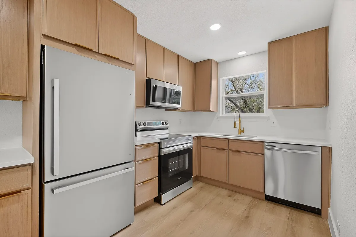 Photo 2 of 11 - 4927 Reiger Ave #213 - Dallas, TX Building Photo - 4927 Reiger Ave #213