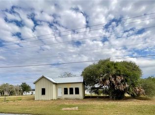 807 E End St, Goliad, TX 77963