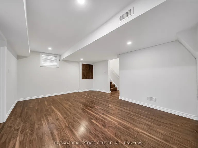 1074 Farmstead Dr — Photo 20