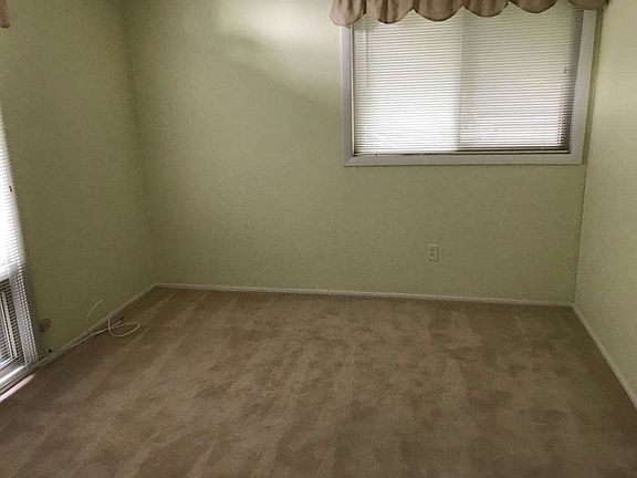 5th image of 13 Holly Ln