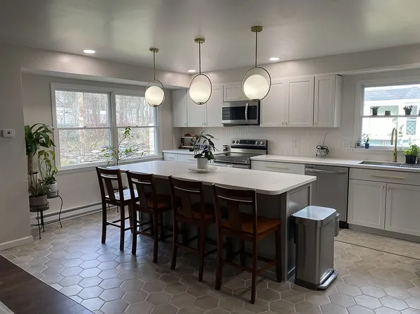 45 Yorktown Rd, Mountain Top, PA 18707