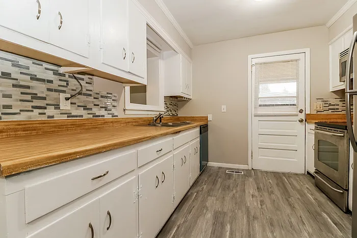 821 Hillside Dr — Photo 6