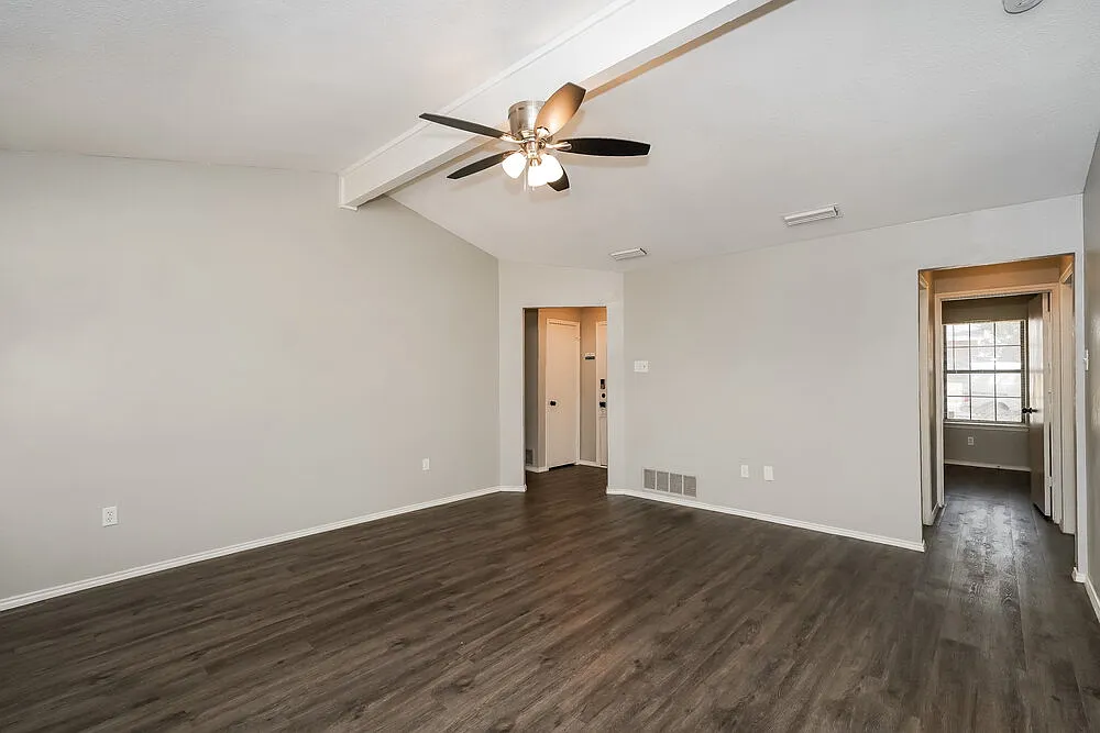 3 bed, 2.0 bath, 1249 sqft, $2,145 — Photo 3