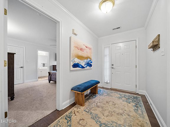 4th image of 709 Briar Way
