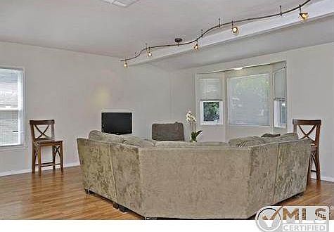 5th image of 22056 Providencia St