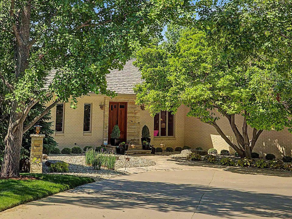 1st image of 1715 Thomas Cir
