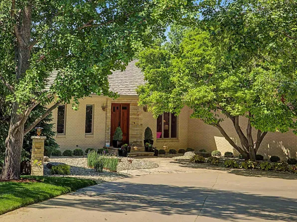 1715 Thomas Cir, Manhattan, KS 66502