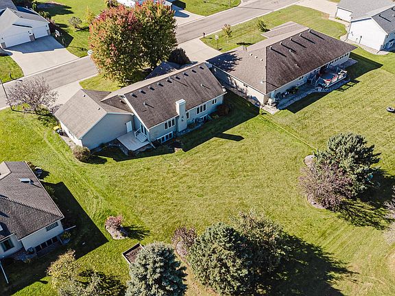 4th image of 302 Fairway Dr