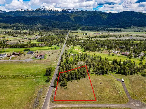 10 Pinewood Ln, McCall, ID 83638