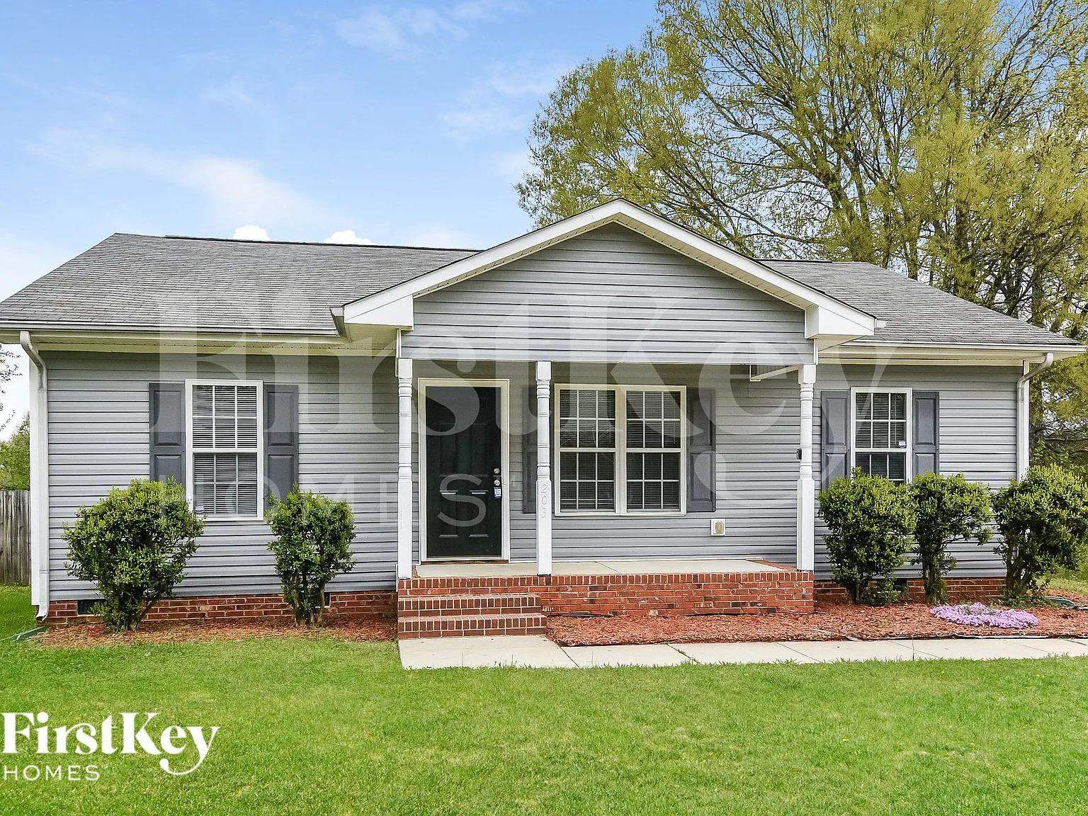 4 bed, 2.0 bath, 1170 sqft, $1,680 — Photo 2