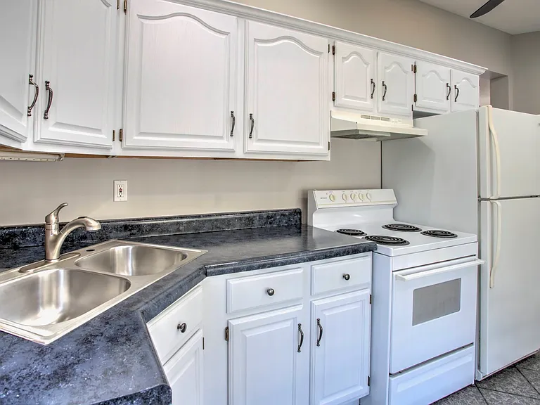 518 Harrison St — Photo 3
