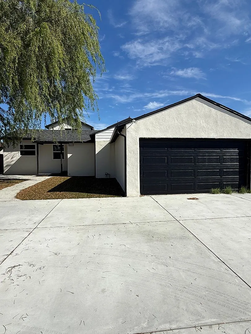 Omelveny Properties — Photo 1