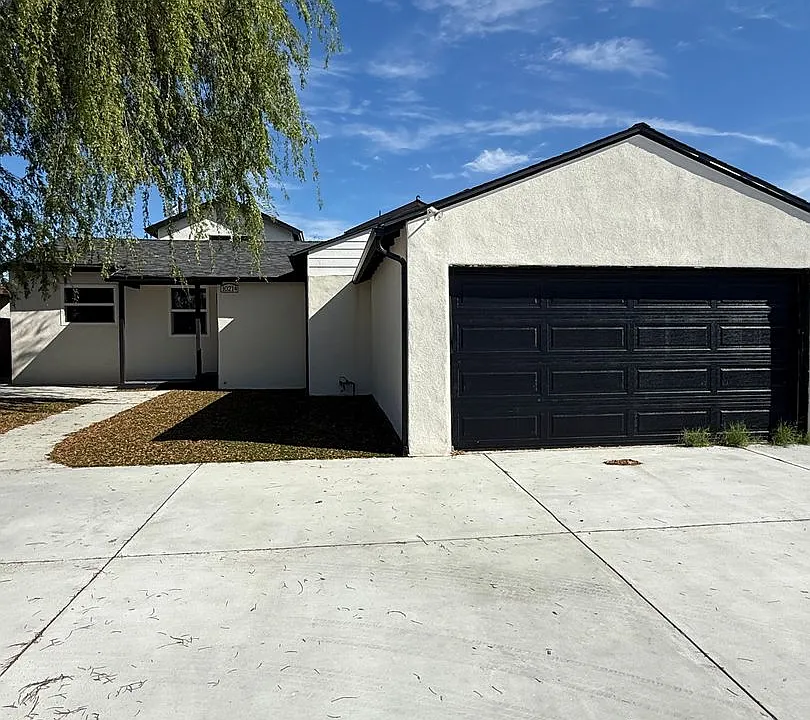 10214 Omelveny Ave