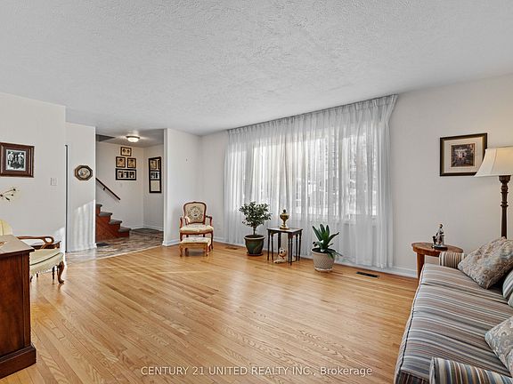 5th image of 852 Parkhill Rd W