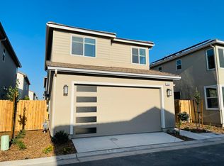 2048 N Inverness Ln, Clovis, CA 93619